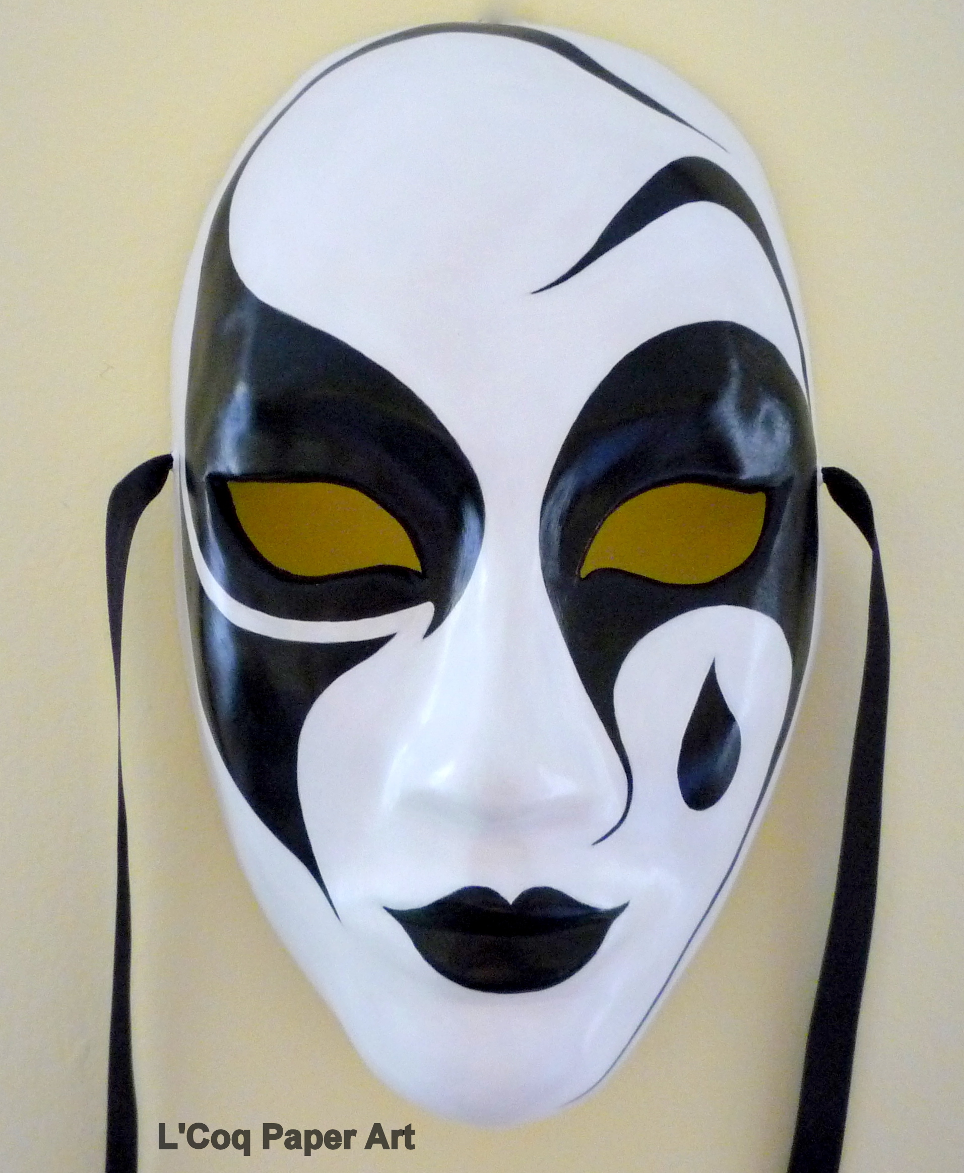 Красиво раскрасить маску. Разрисовать маску. Разрисовать маску для лица. Маска Анонимуса Разрисованная.